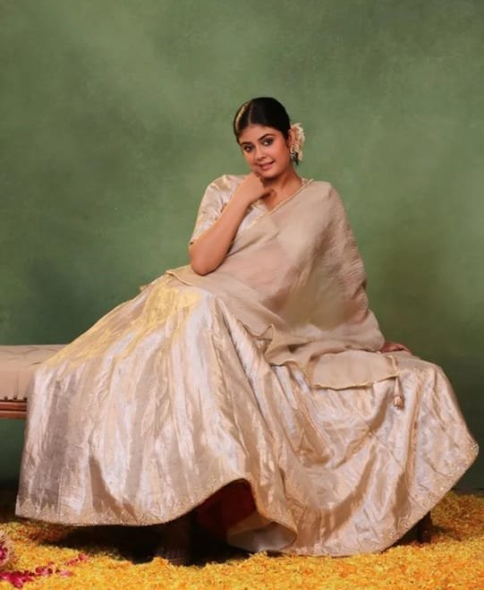 7 Things Brides Wish They Knew Before Buying a Banarasi Wedding Lehenga