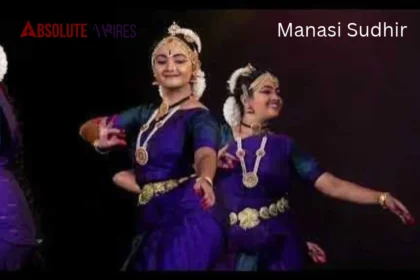 Manasi Sudhir Age